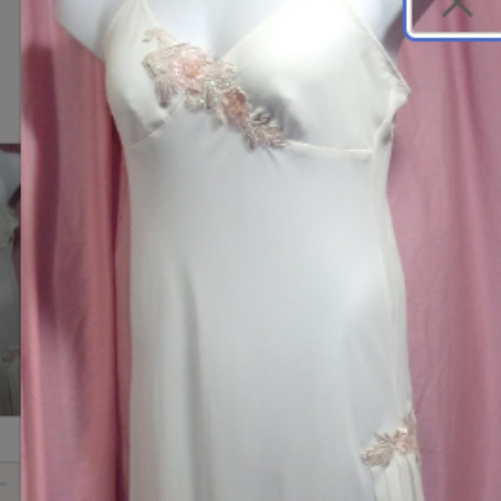 Delicates Sexy Long Ivory Nightgown NWOT Size M